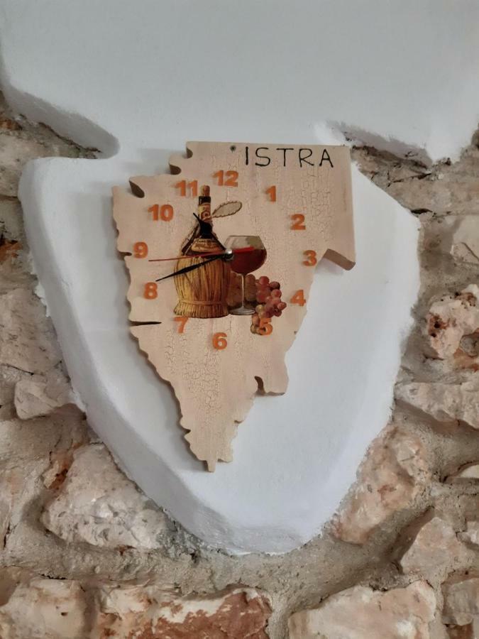 הוילה Šišan Mala Kuca Sa Velikim Grijanim Bazenom Antonio מראה חיצוני תמונה